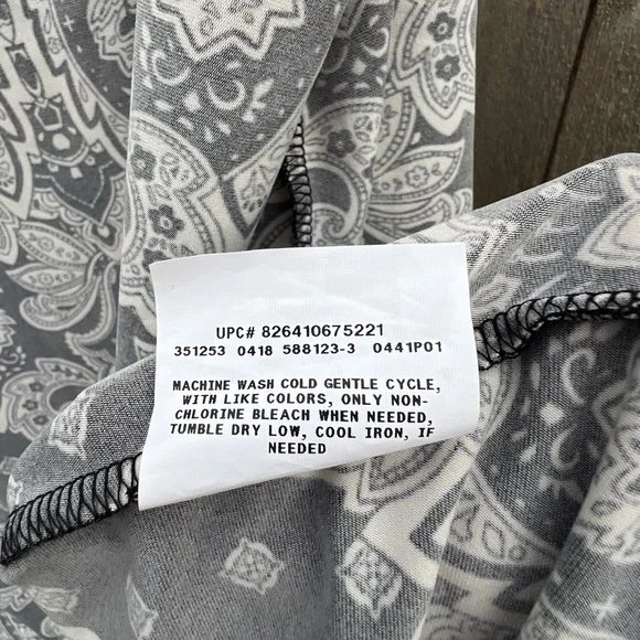 ALYX L sleeveless black & white polyester and spandex blouse top - Picture 6 of 11